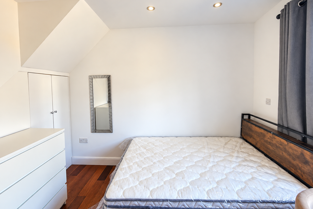 Cairnfield Avenue, London photo 3
