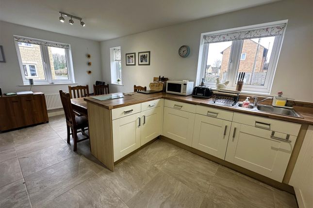 56, Hickory Way, Chippenham photo 2