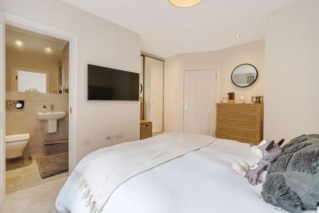 Flat for sale in Hawthorne Court, Woodcote Valley Road, West Purley