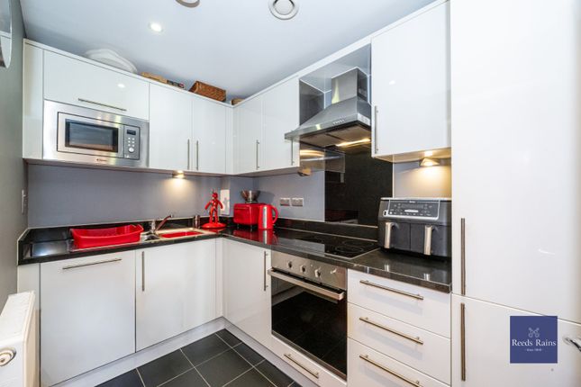 Flat 316, Grant House, 90, Liberty Street, London photo 3