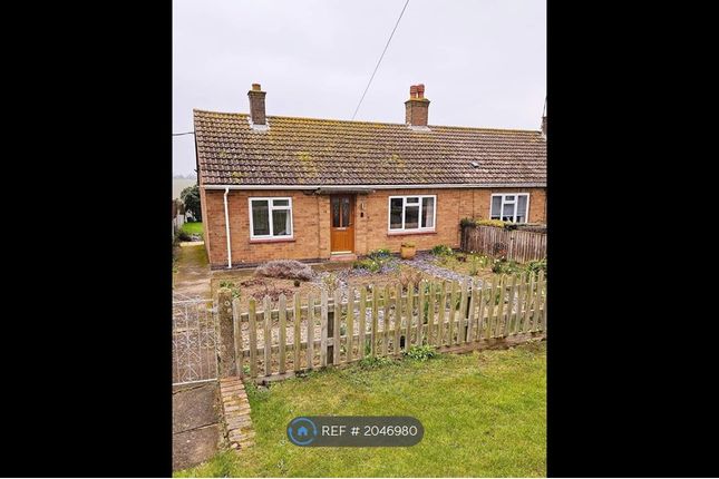 Thumbnail Bungalow to rent in Litchborough Road, Farthingstone, Towcester