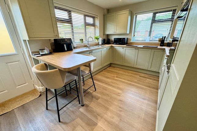 3, Alumbrook Avenue, Holmes Chapel photo 2