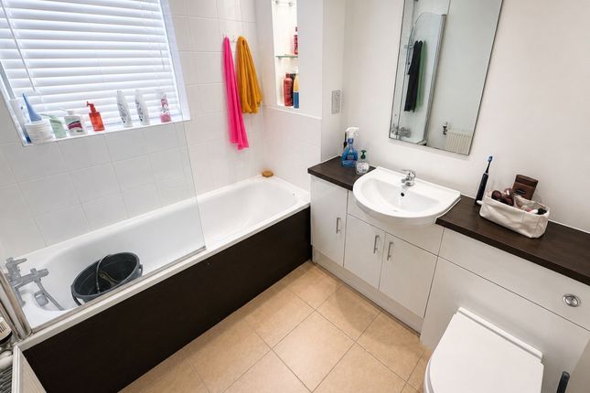 4 Ager Avenue, Dagenham photo 4
