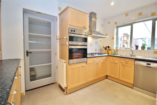 80, Chute Avenue, Worthing photo 4