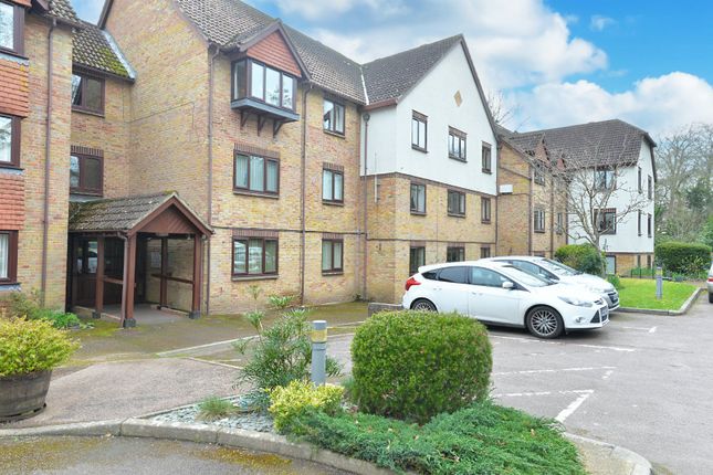 Flat for sale in Lakeside Pines, Barrs Avenue, New Milton, Hampshire