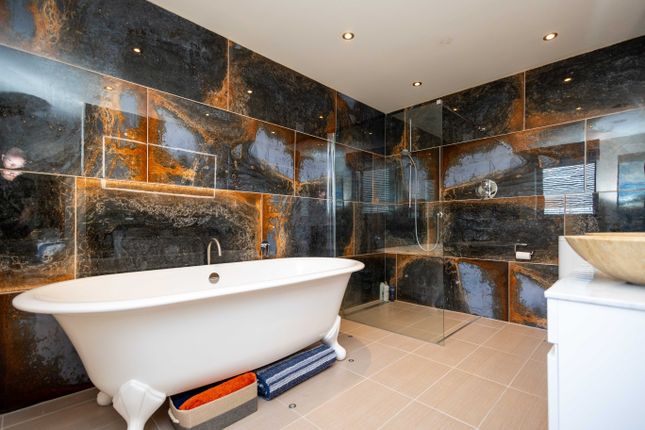 Ensuite 2 Freestanding Bath