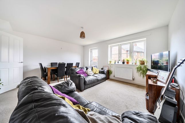 38, Chapel Drive, Aylesbury photo 3