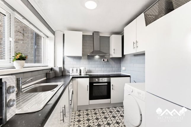 9, Hillside Avenue, Blackburn photo 3