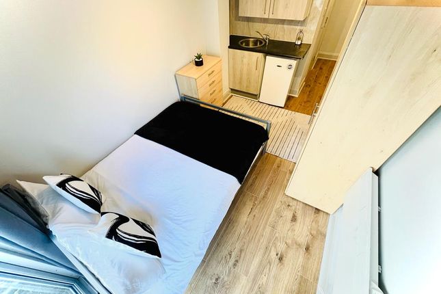 Thumbnail Room to rent in Barrs Road, London