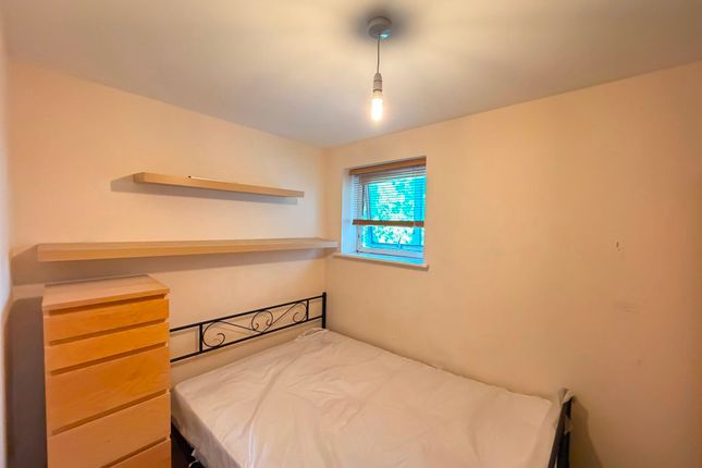 40 Gean Court, London photo 5