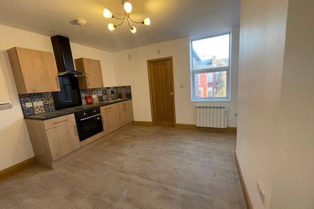 Top flat, 13 Beaconsfield Road, Doncaster photo 2