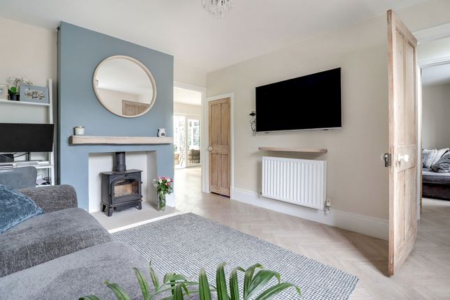 203, Guildford Road, Lightwater photo 4