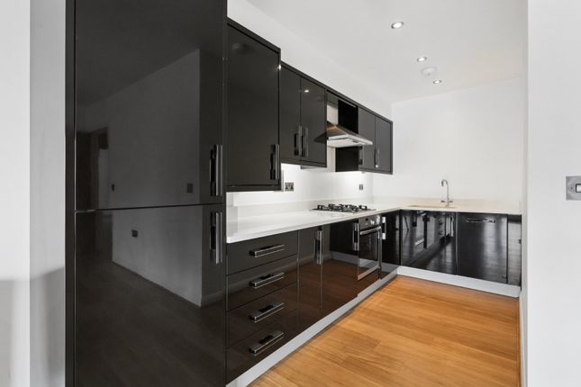 6 Stansfield Court, 43, Newark Lane, Woking photo 4