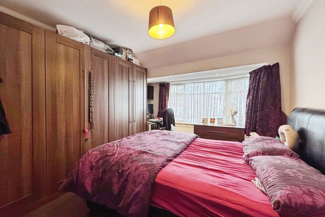 48, Merlin Crescent, Edgware photo 4