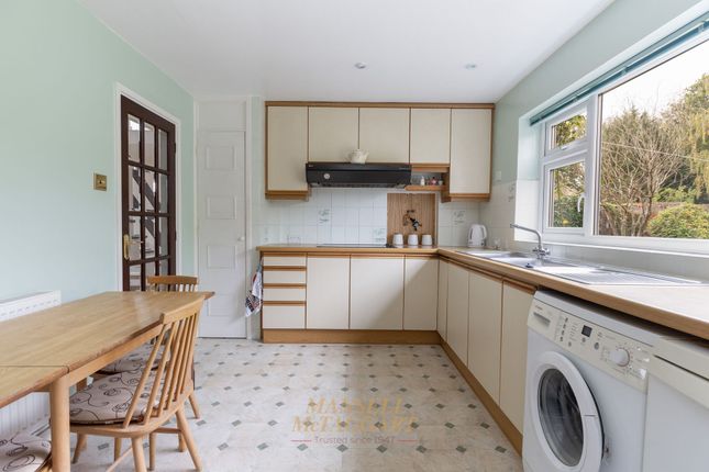1 Mount Close, Crawley photo 3