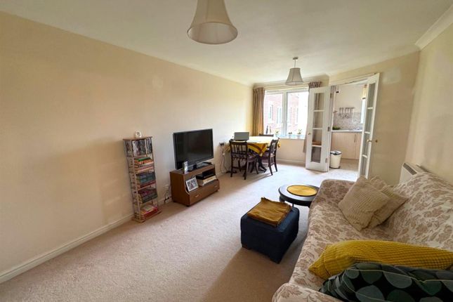 Windsor Way, Aldershot photo 2