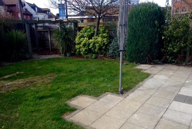 26, Jennery Lane, Slough photo 2
