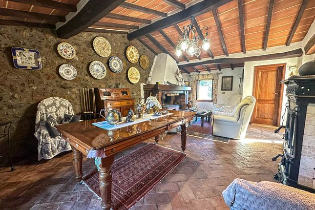 Country house for sale in Via Castello, Serrazzano, Pomarance, Pisa, Tuscany, Italy