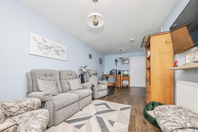 39, Elmden Court, Clacton-On-Sea photo 3