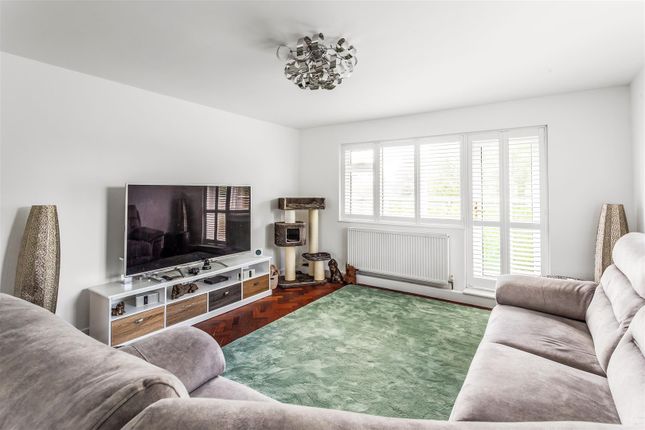 Flat for sale in Floral Court, Ashtead