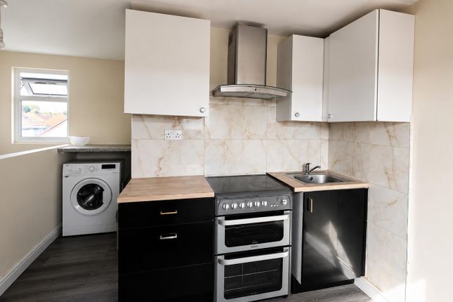 372D, Leagrave Road, Luton photo 3