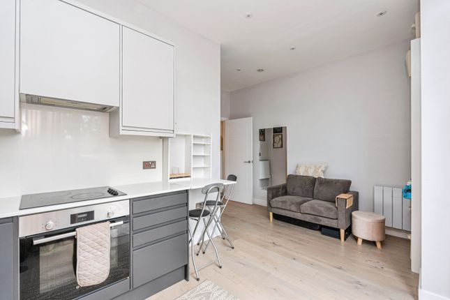 Flat 36/Wells Court, Albert Drive, Woking photo 4