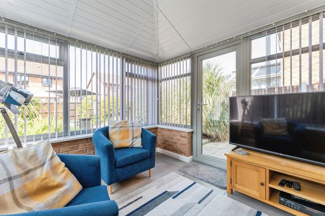 7, Walnut Crescent, Clwyd photo 4