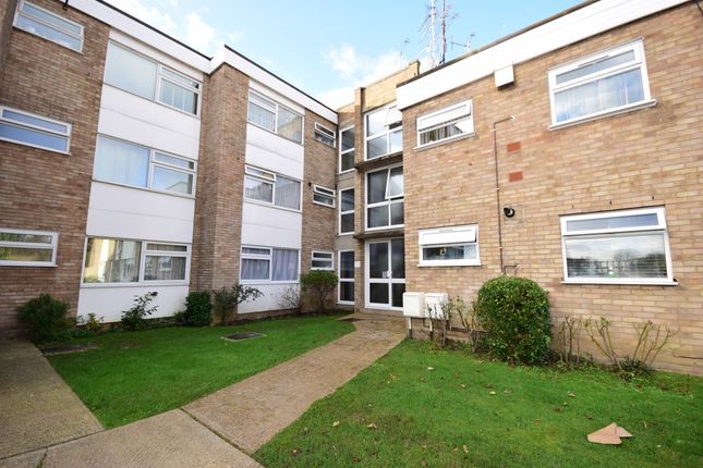 Thumbnail Flat to rent in Upminster Road, Hornchurch