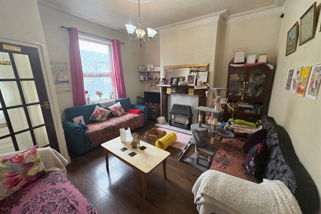 15, Sunny Bank Road, Bradford photo 2