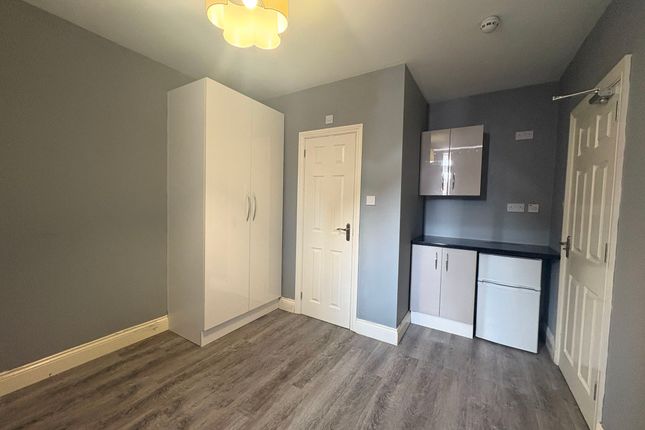 2 Lancaster Walk, Hayes photo 4