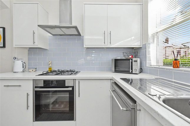 12, Broomfield View, West Yorkshire photo 3