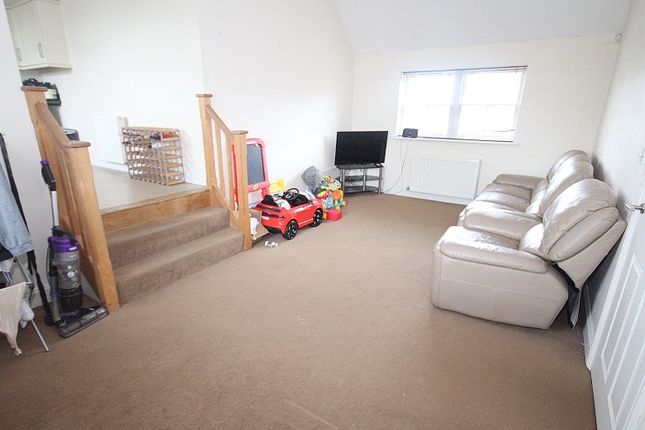 Flat for sale in Ampthill Road, Flitwick, Bedford
