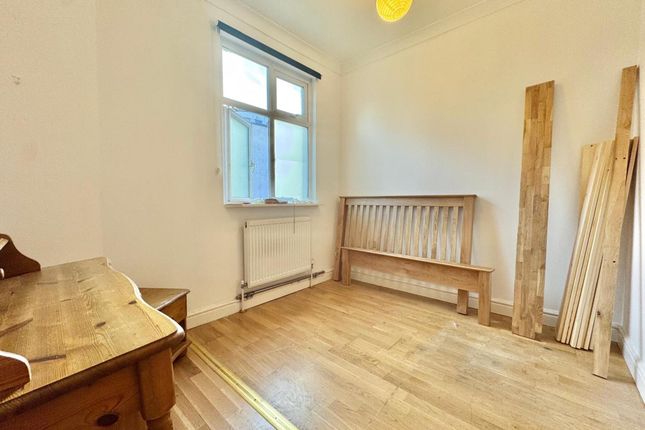 Room 4 411 Norwood Road, LONDON photo 2