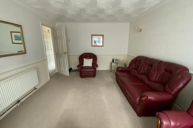 31 Adelphi Crescent, Hornchurch photo 4