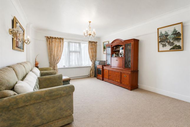 302, Long Drive, Ruislip photo 2