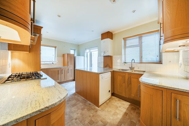 55, The Woodlands, Esher photo 4