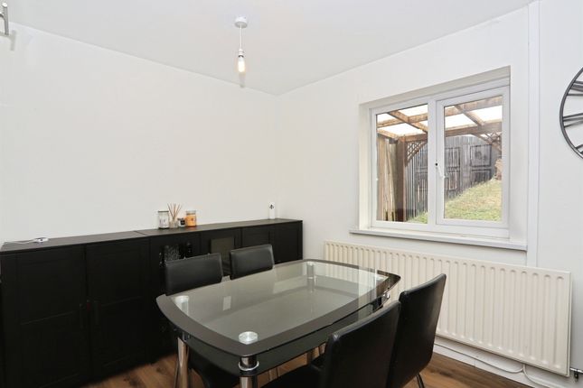 17, Aspen Way, Pontypridd photo 4