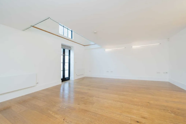 Duplex to rent in Parsons Green, London