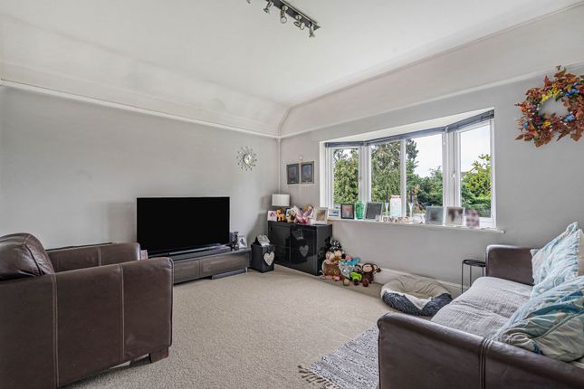 Flat 2, 127 Barnett Wood Lane, Ashtead photo 4