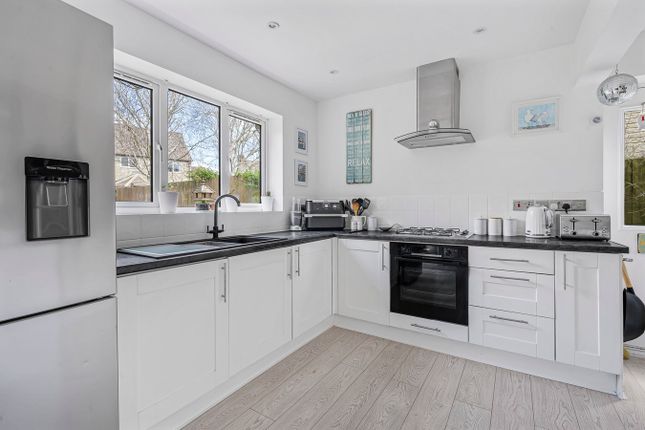 38, Lark Rise, Stroud photo 3