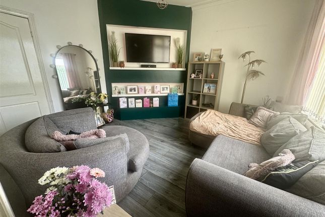 2-bed house on 43, Rothay Road, Sheffield, £800/mo