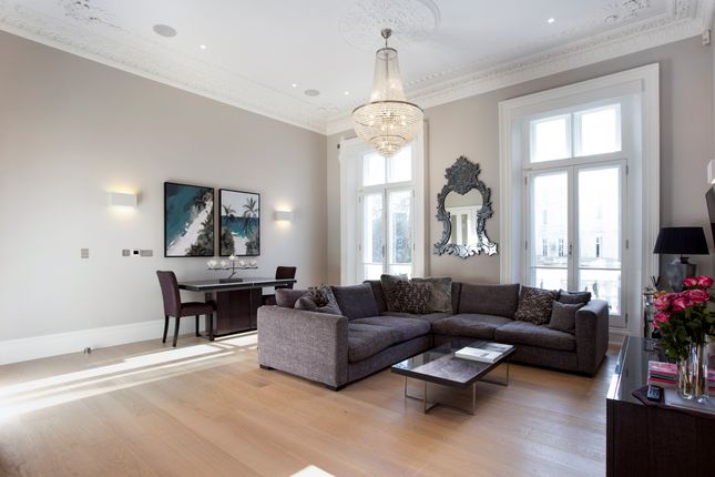 Thumbnail Flat for sale in St George's Square, London