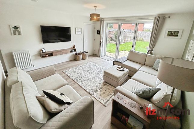 20, Moonstone Way, Swadlincote photo 2