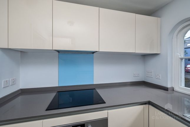 12,Flat 5, The Crescent, Plymouth photo 4