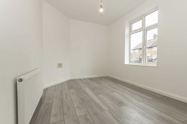 GFF, 10, Bryony Road, London photo 4