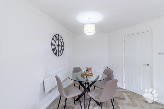 15, Canon Court, Basildon photo 4