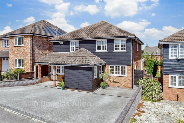 11, Alma Close, Wickford photo 2