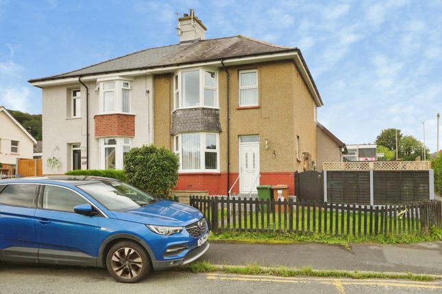 3-bed semi-detached on Ffordd Islwyn, Gwynedd, £190,000