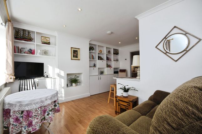 1-bed flat on Hampden Crescent, BRENTWOOD, £200,000