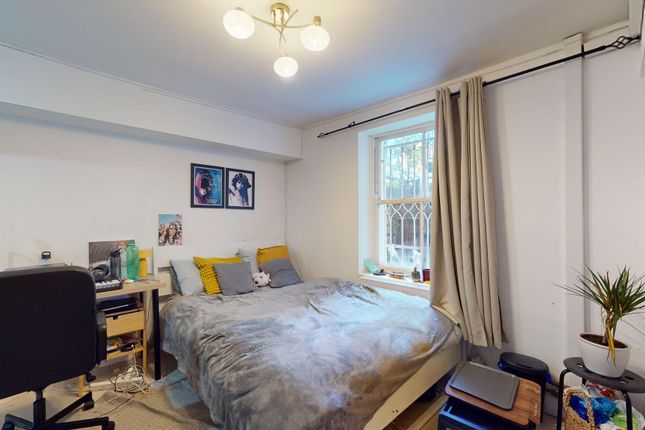 Flat to rent in Lillie Road, London